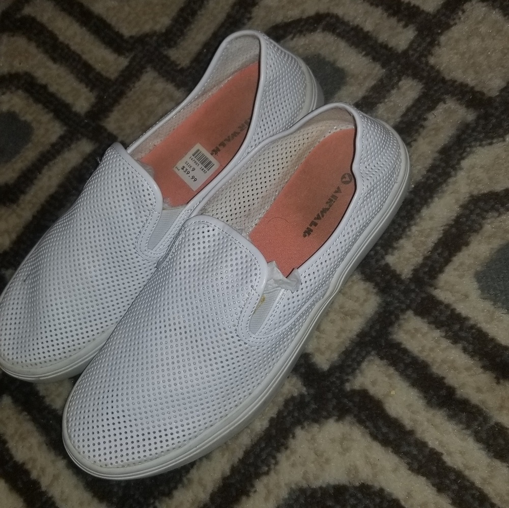 Airwalk Slip ons